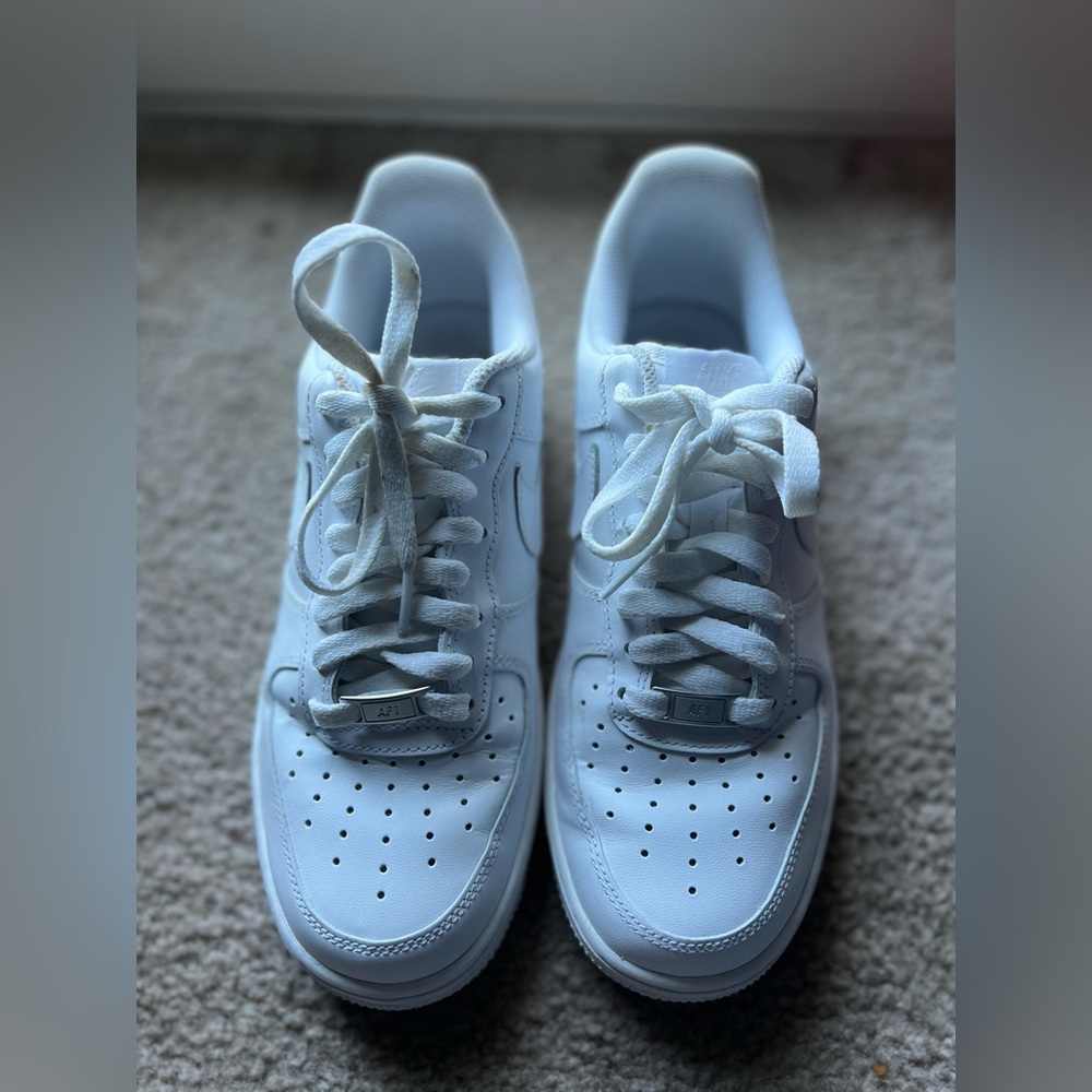 Men’s White Lowtop Airforce 1 Size 9